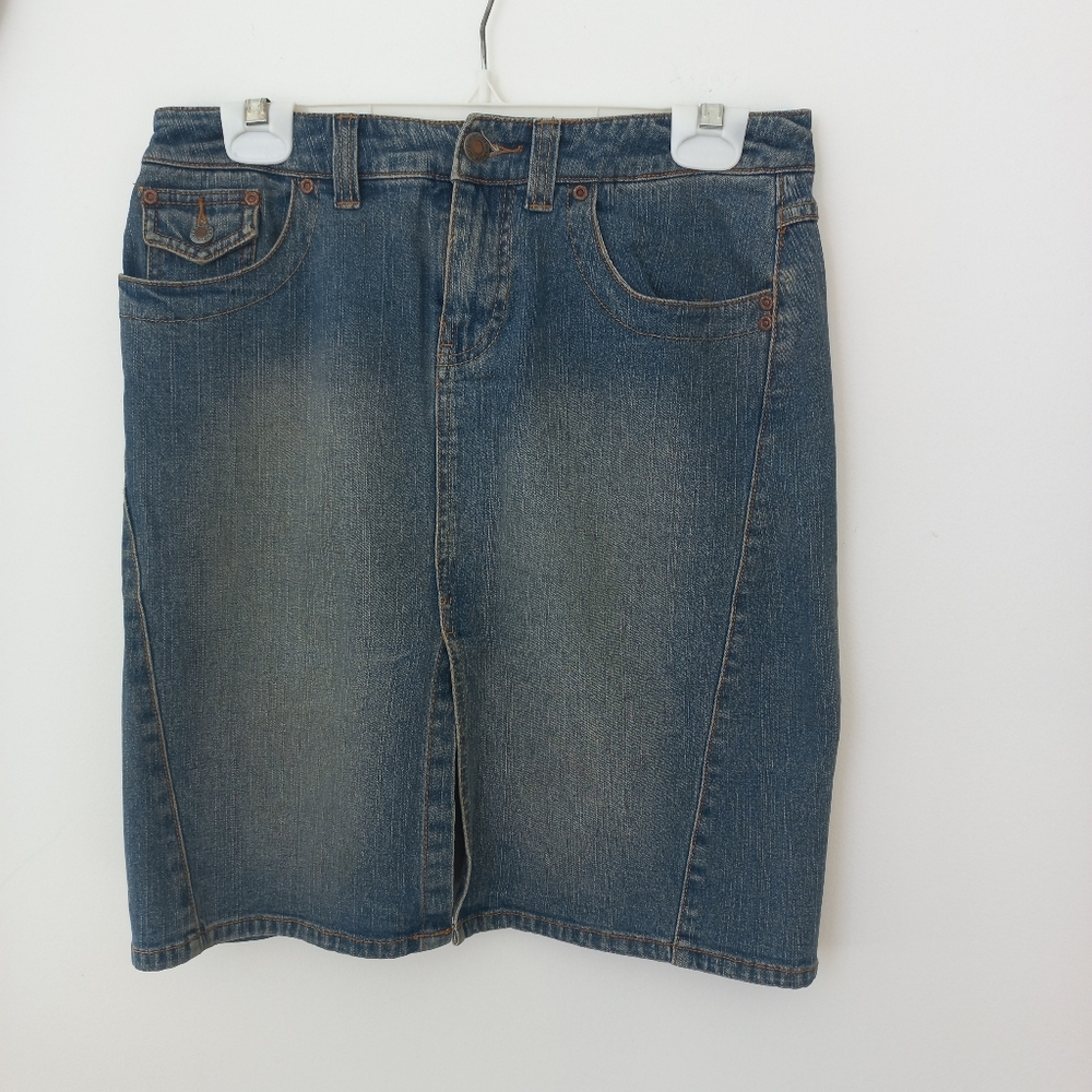 Nevada Women's Denim Knee-Length Skirt Size 4 US